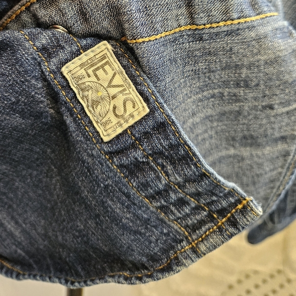 Men’s Levi Button-down Denim Shirt - Picture 6 of 16